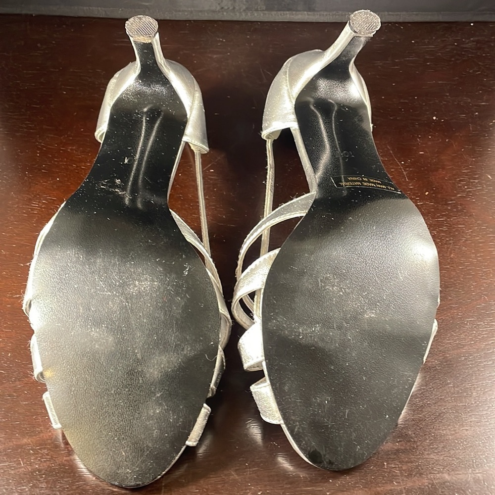 Vintage Touch Ups by Benjamin Walk silver strappy heel - Picture 6 of 6